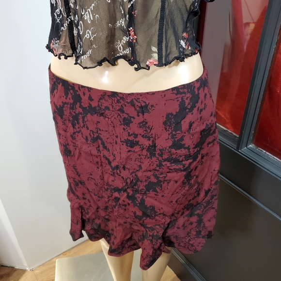 Banana Republic Dark Red Tie Dye Skirt - Picture 2 of 6